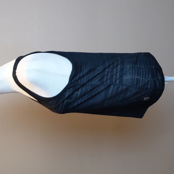 Balance Collection Keyhole Racerback Workout top - Picture 2 of 4